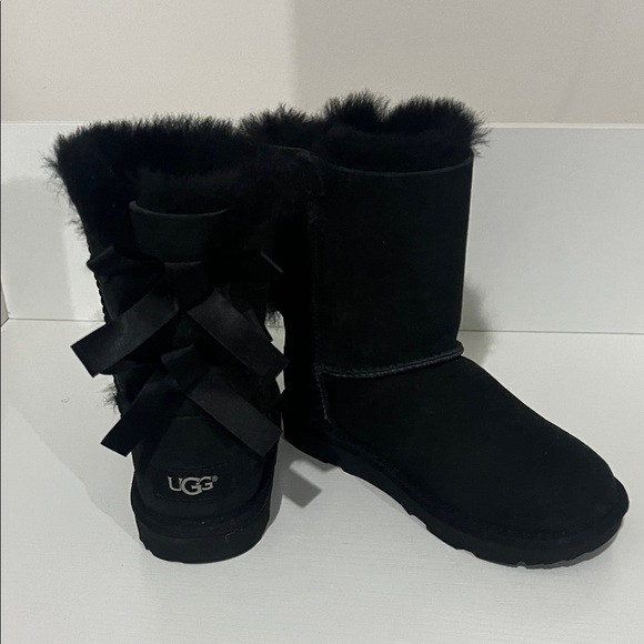 UGG kids Black Boots with Bows - Picture 1 of 4